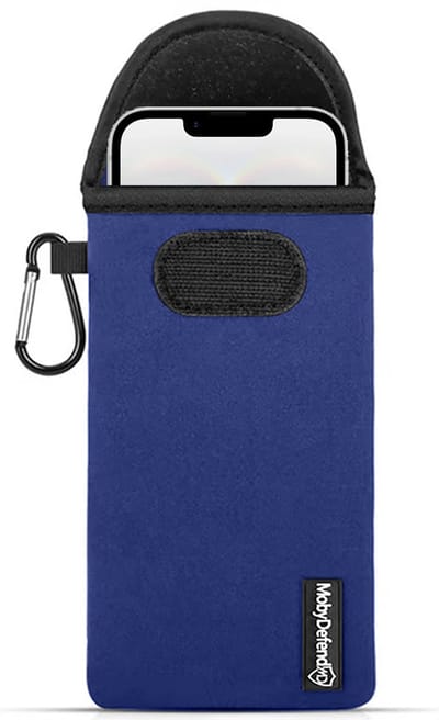 MobyDefend Hoesje - Geschikt voor iPhone 16e / iPhone 17e - Neopreen Pouch Met Karabijnhaak - Insteek - Riemlus - Blauw