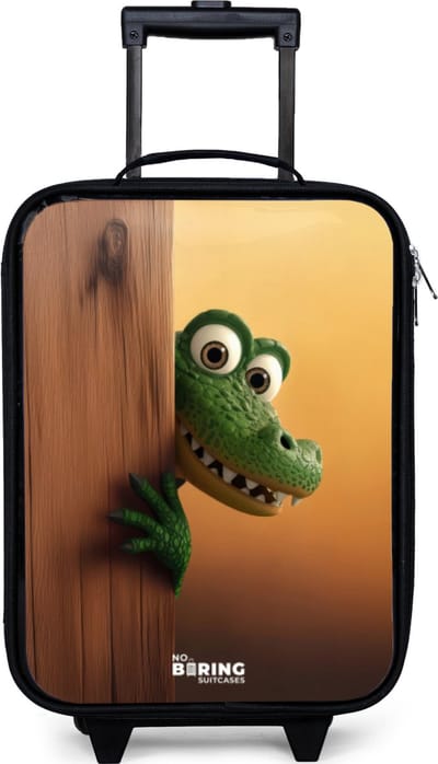 NoBoringSuitcases.com® - Kinderkoffer jongen - Kindertrolley meisje - Krokodil met grote ogen achter houten muur - Koffer kind lichtgewicht - Reiskoffer trolley voor kinderen - Koffertje met lichtgevende wieltjes - Rolkoffer zwart