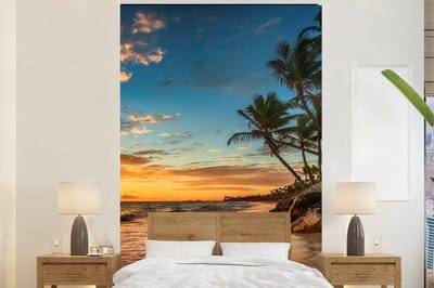 Behang - Fotobehang Strand - Zonsondergang - Zee - Palmboom - Breedte 180 cm x hoogte 280 cm