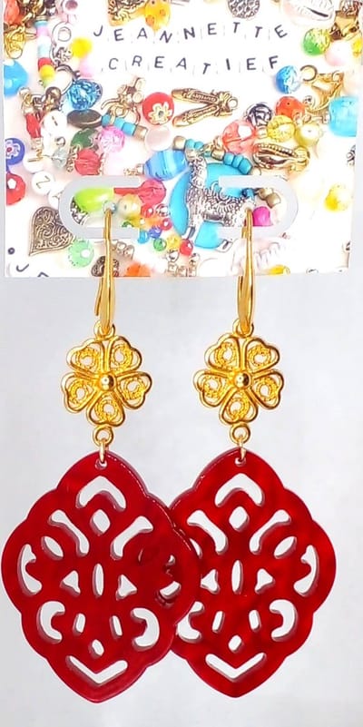 Jeannette-Creatief® - Resin - Kersenrood - Oorbellen dames - Dames oorbellen - Resin oorhangers - Oorbellen Kersen Rood - Rode oorbellen - Gouden oorbellen - Sieraden - Rode Sieraden - Valentijn - Moederdag