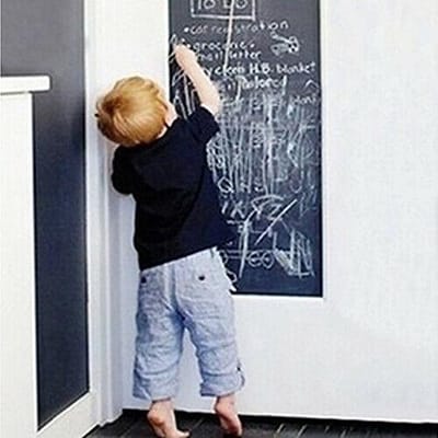 Doodadeals® Krijtbordfolie - 45 x 200 cm - Zwart - Met 5 Krijtjes - Krijtfolie - Krijtbord Sticker - Schoolbord Sticker - Schoolbord Folie - Schoolbordfolie - Krijtbord Folie Zelfklevend