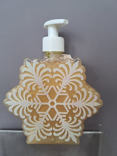handzeep vanille - handig pompje - sneeuwvlokje - leuk geschenk - kerst geschenk - winter magic
