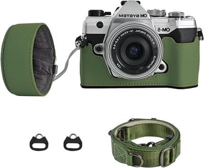Beschermende Camera Case Set voor Olympus OM-5 en E-M5 III met Schouderriem en Lenskap, Groen, Duurzaam en Stijlvol Ontwerp