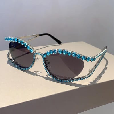 Nieuwste Cat Eye Zonnebrillen voor Dames Stijlvol Klassiek Strass Steentjes Ovaal Vormig Montuur Ins Modern Luxe Design Dames Brillen without case gray