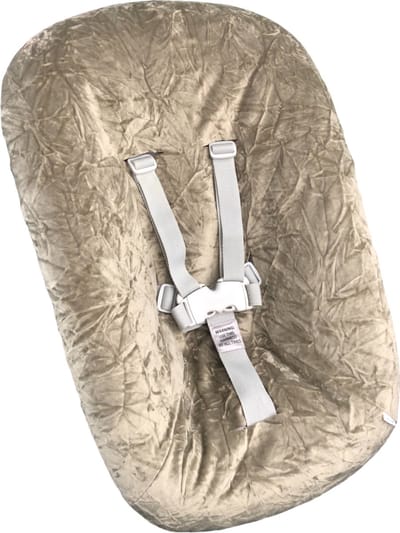 #28 Newborn hoes, Klei groen crackle, Stokke Tripp Trapp. Ook geschikt voor Kidsmill Up.