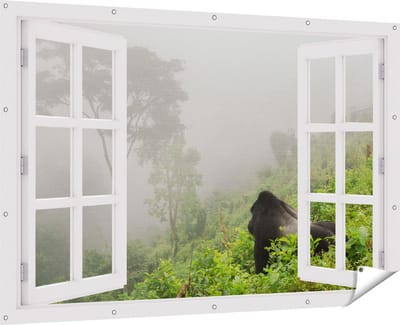 Gards Tuinposter Doorkijk Gorilla in het Woud tijdens de Mist - 180x120 cm - Tuindoek - Tuindecoratie - Wanddecoratie buiten - Tuinschilderij