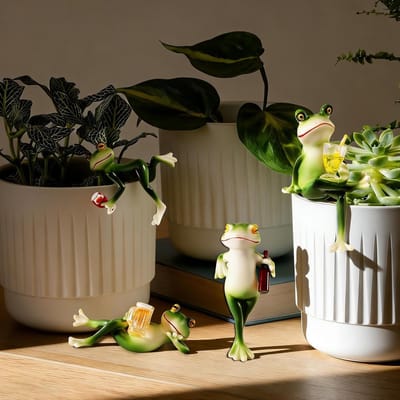 Set van 4 weerbestendige kikkerfiguren voor tuindecoratie, balkondecoratie en kantoordecoratie, leuk kikkercadeau voor bloempotten en vensterbanken