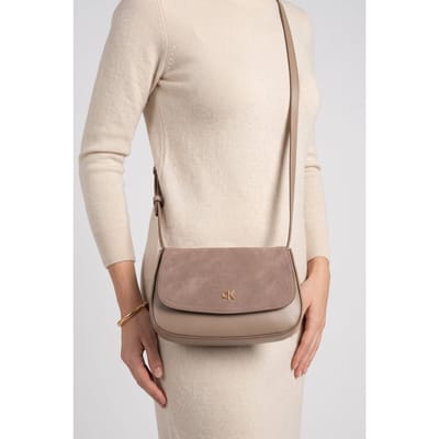 Calvin Klein Ck Brushed Flap Crossover Desert Taupe Taglia: OS | Borse Outlet | Donna | Nero