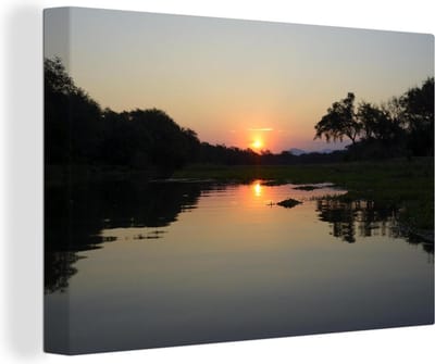 Canvas Schilderij Zonsondergang bij de Zambezi rivier in het Nationaal park Lower Zambezi - 60x40 cm - Wanddecoratie