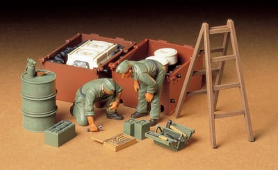 Tamiya Modelbouwpakket Diorama - 35180 Diorama-Set German Engine Maint.Cr. with 2 Figures Plastic - 1:35 - Modelbouw