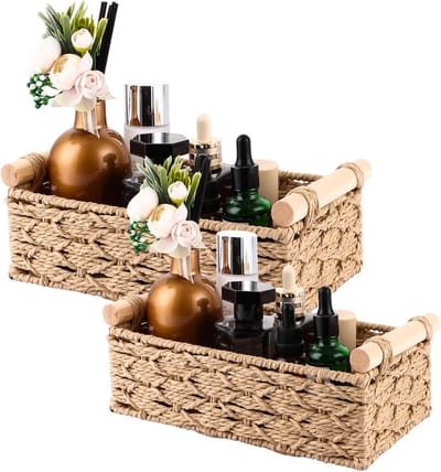Set van 2 Decoratieve Opbergmanden voor Badkamer met Houten Handvatten - Stapelbare Rieten Mandjes voor Organisatie en Ruimtebesparing (30 x 20 x 10 cm, 25 x 15 x 8 cm)