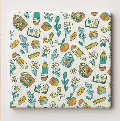 Schoolspullen Patroon Tegel 15x15cm – Schattig Ontwerp met Kantoorartikelen en Bloemen, Keramische Wandtegel Perfect als Cadeau voor Leraren of Studiekamer Decoratie