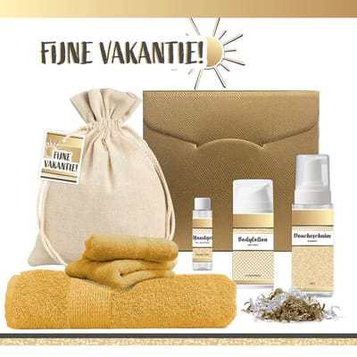 Geschenkset “Fijne vakantie!” - 7 producten - 600 gram - Triomf Cosmetica | Giftset voor haar Wellness cadeautje vrouw Speciaal voor jou Prettige vakantie Klein Cadeaupakketje Vakantiepakketje Bedankt Cadeau Vriendin Collega Vrijwilliger Zon Goud