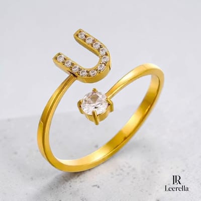 Leerella | U | Verstelbare Goudkleurige Initialen Ring - RVS Letter Ring met Zirconia Steentjes - Persoonlijke Naamring Dames