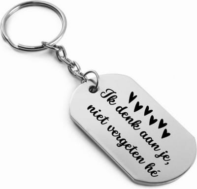 Akyol - Ik denk aan je Sleutelhanger romantisch - Vriendschap - Liefde - Vrienden - Leuk cadeau om te geven - 2,5 x 2,5 CM