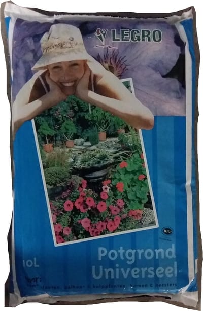 Legro Potgrond Universeel 10 Liter - Kwaliteitspotgrond geschikt voor Buiten en Binnen, 9 weken Voeding, geschikt voor Buitenplanten, Tuinplanten, Binnenplanten en Kamerplanten, kan gebruikt worden in Potten, Bakken, Tuin, Moestuin en als Tuinaarde.