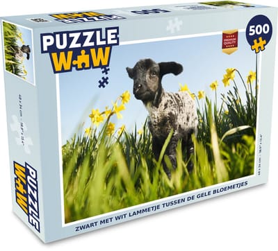 Puzzel Zwart met wit lammetje tussen de gele bloemetjes - Legpuzzel - Puzzel 500 stukjes