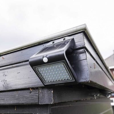 HOFTRONIC Rhodes Solar Wandlamp Up & Down - met Bewegingssensor - 4W - 3000K Warm wit - 2 lichtstanden - IP65 waterdicht - Wandlamp Schutting - Zwart