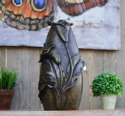 Decoratief Beeld - Bronzen Beelden: Urne Met Bloemen - Kunststof - Bronzart - Multicolor - 21 X 18 Cm