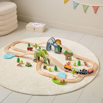 Petite Amélie Houten treinset «Forêt» 62-delig – meerkleurig – stimuleert de motorische en cognitieve ontwikkeling – geschilderd met verf op waterbasis