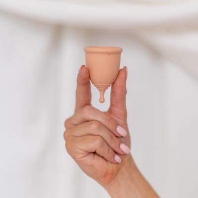 Menstruatiecup Lotties Period - Menstruatie cup M - Herbruikbare menstruatie cup - Period - Duurzaam menstrueren - Absorbeert tot 5 keer meer dan een tampon