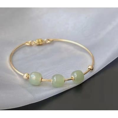 Modieuze en Exquise Groene Imitatie Jade Kralenarmband voor Vrouwen Elegante en Zoete Hofstijl Banket Dagelijkse Sieraden white