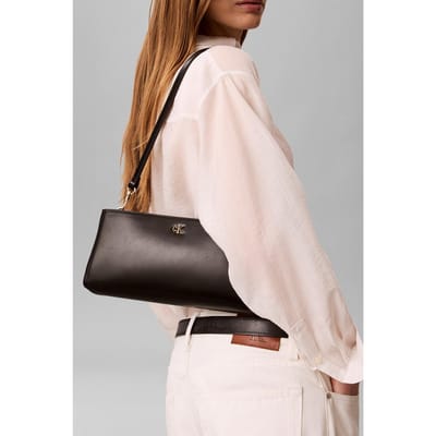 Calvin Klein Ck Elongated Shoulder Bag Black Taglia: OS | Borse a mano Outlet | Donna | Nero