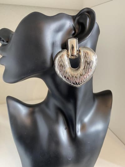 Oorsieraad Spade | Make up | Parfum | Moederdag | Verjaardagscadeau| Cadeautje| Valentijnsdag| Kado | sieraden | vaderdag | oorbellen | oorsieraden
