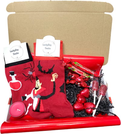 Cadeau box – Dracula - Griezel - Eng - Halloween - Verrassings Pakket - Gift box - Cadeau voor vrouw man – Kado – Sokken - Geschenkdoos –LuckyDay Socks - Maat 37-44