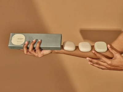 Beauty Disrupted - The Voyager - Shampoo, Conditioner en Body bar - Amazonian Amour - Jane Goodall Institute France - Reisset / Giftset