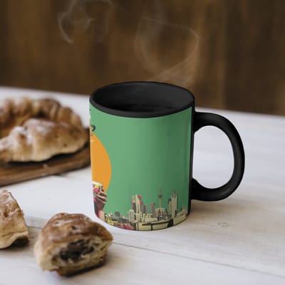Magische Mok - Foto op Warmte Mokken - Koffiemok - Retro - Vrouw - Stad - Zon - Magic Mok - Beker - 350 ML - Theemok