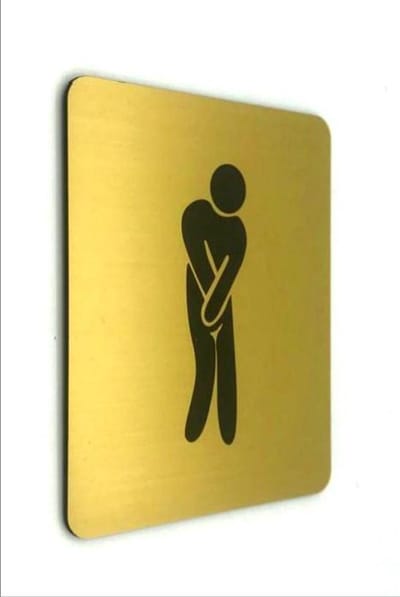 Deurbordje Toilet - WC bordjes - Tekstbord WC - Toilet bordje - WC - Bordje - WC Heren Hoge Nood - Man - Geborsteld Goud Look - Pictogram - incl. 3M-tape plakstrip - 10 cm x 12 cm x 1,6 mm - 5 Jaar Garantie