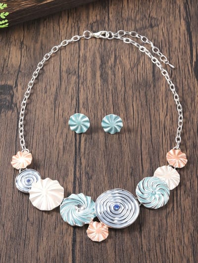 Set - Ketting met oorbellen - Zilverkleurig - Ronde schelp vorm in Multi kleur die bij vele zomers outfit zal passen.