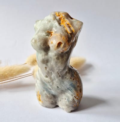 Caribbean Calciet vrouwenbeeldje 8 cm (#24) – handgeslepen edelsteen goddess carving