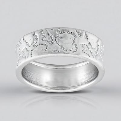 Cavill - Zilveren Ring - 925 Sterling Zilver Geplatineerd - Elegante Brede Damesring - Monosono Collectie - Handgemaakt 19x19 mm