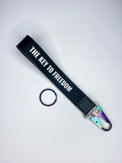 Swerve Gear - Stoere Motor Sleutelhanger - Motor - Motorfiets - Scooter - Auto - Kado voor motorrijders - Kameleon Haak - Wit op Zwart