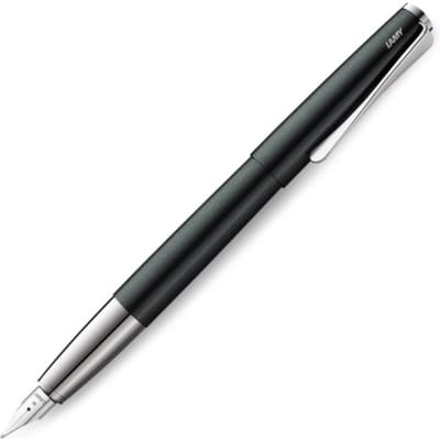 Lamy vulpen, model studio, uitvoering black forest met een medium penpunt