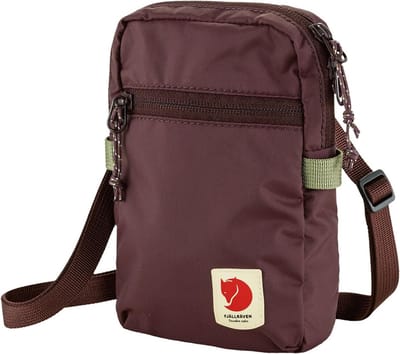 High Coast Pocket Sporttas in Blackberry