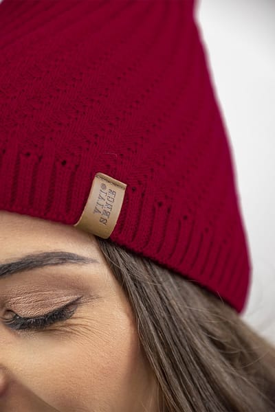 Vivisence Dames Wintermuts - Verlengd model met sierlijk breisel van warme garen - Zacht en behaaglijk draaggevoel met comfortabele pasvorm die beschermt en verwarmt tijdens koude winterdagen in de stad en onderweg - Rood