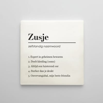 Zusje Definitie Tegel – Lieve Familie Tekst Wanddecoratie – Keramische Tegel 15 × 15 cm