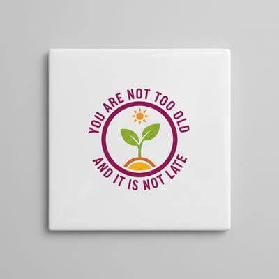 You Are Not Too Old and It Is Not Late Tekst Decoratieve Tegel 15×15 cm – Inspirerende Wandtegel voor Huis & Cadeau Decor