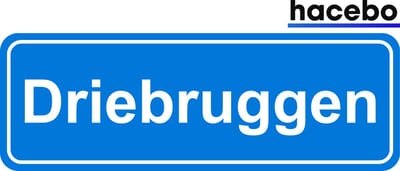 Hacebo - Plaatsnaam Sticker - 29x10 CM - Driebruggen sticker - Verkeersborden sticker - grappige cadeaus - Driebruggen