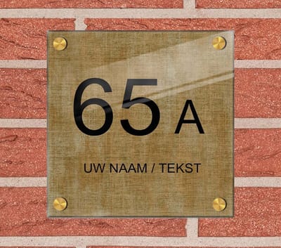 Naambordje voordeur plexiglas 20x20x0,5 cm met goud kleur afstanhouder model 1106 - Huisnummerbordje, naambordjes, naambordje huis, naamplaatjes, huisnummer bordje, originele naambordjes voordeur, huisnummerbord met naam, originele huisnummer bord