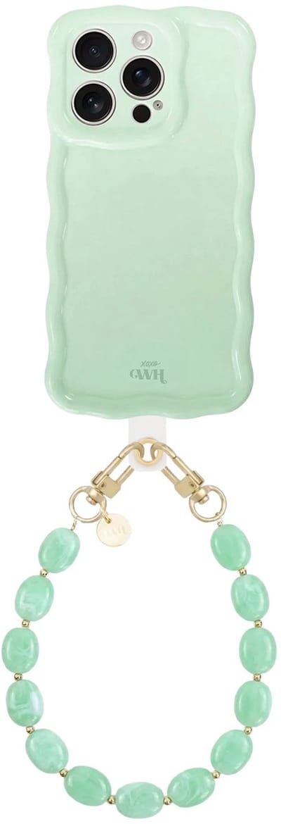 xoxo Wildhearts Glossy Wavy Case Sage Sorbet - Ocean Mint (kort koord) - geschikt voor iPhone 16 Pro Max - hoesje met telefoonkoord - afneembaar koord - Kralenketting - kort telefoonkoord - hoesje met golven - Groen
