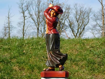 Vintage Beeld Vrouwelijke Golfer – 70 cm Hoog | Uniek & Eenmalig Leverbaar