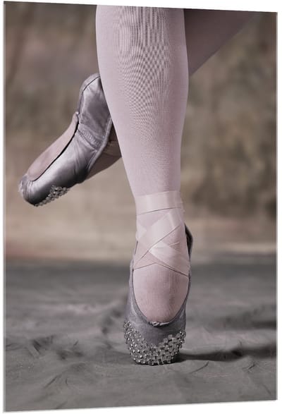 Acrylglas - Ballerina op Spitzen - 80x120cm Foto op Acrylglas (Wanddecoratie op Acrylglas)