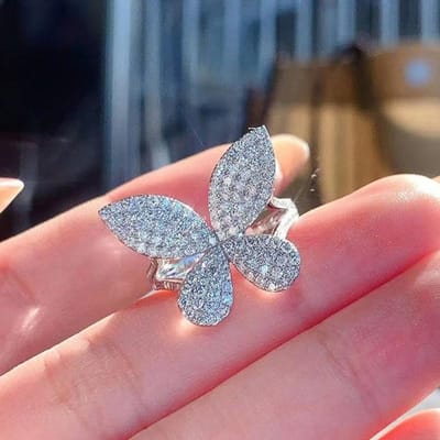 Huitan Schitterende Vlinder Ringen Zilverkleur Exquise Bruiloftsfeest Accessoires voor Vrouwen Sprankelende Witte CZ Luxe Sieraden 6 gray
