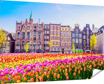 Gards Tuinposter Amsterdamse Huisjes met Tulpen - Kleur - 180x120 cm - Tuindoek - Tuindecoratie - Wanddecoratie buiten - Tuinschilderij