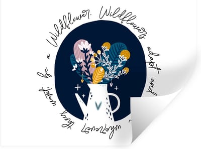 Muurstickers - Sticker Folie - Spreuken - Quotes - Wildflowers adapt and bloom wherever they want, be a Wildflower - 40x30 cm - Plakfolie - Muurstickers Kinderkamer - Zelfklevend Behang - Zelfklevend behangpapier - Stickerfolie