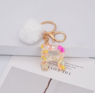 Letter Sleutelhanger A-Z – Luxe Initialen Sleutelhanger met Pompon & Kwastje – Tashanger voor Dames & Meisjes – Accessoire voor Sleutelbos, Handtas, Rugzak & Autosleutel – Persoonlijk Cadeau voor Vrouw, Moeder, Dochter & Vriendin